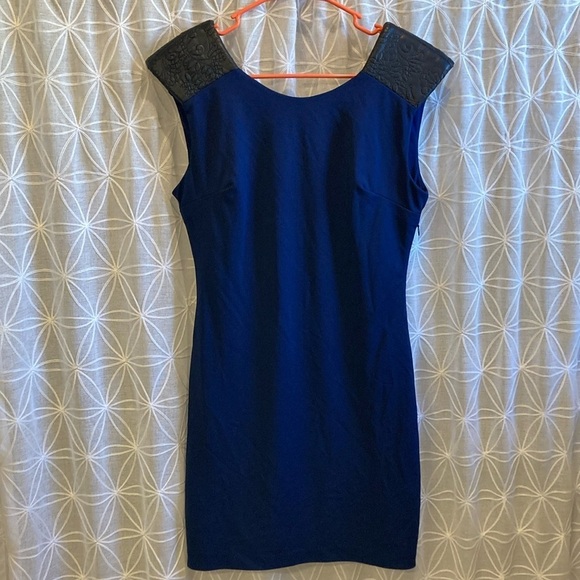 Guess Dresses & Skirts - NWT Guess Bodycon Dress